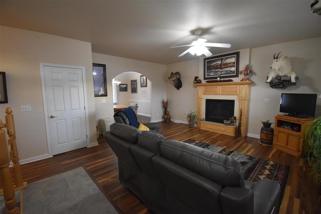 1157 Aspen Ln — photo 9 of 47