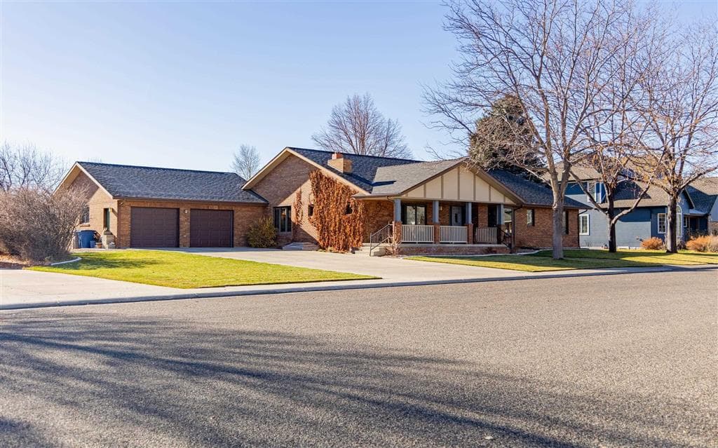 2340 Larkspur Ct photo 1