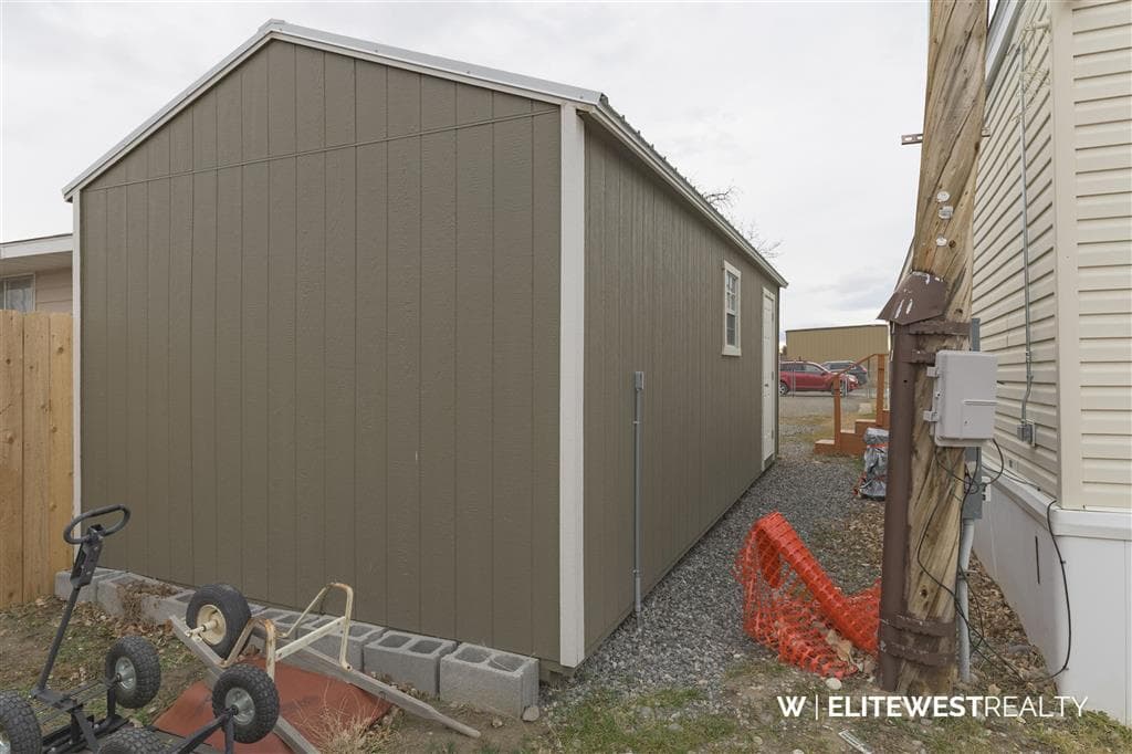 2729 D Avenue — photo 39 of 46