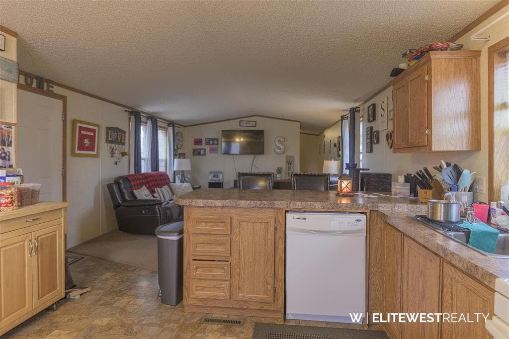 2729 D Avenue — photo 9 of 46