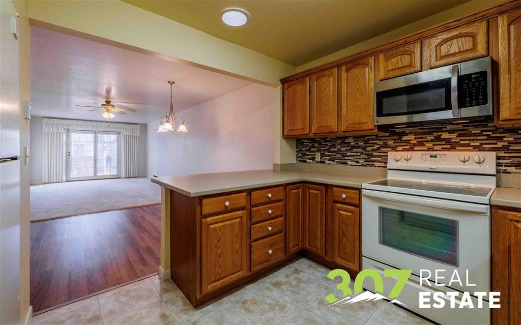 966 Avenue G — photo 3 of 25