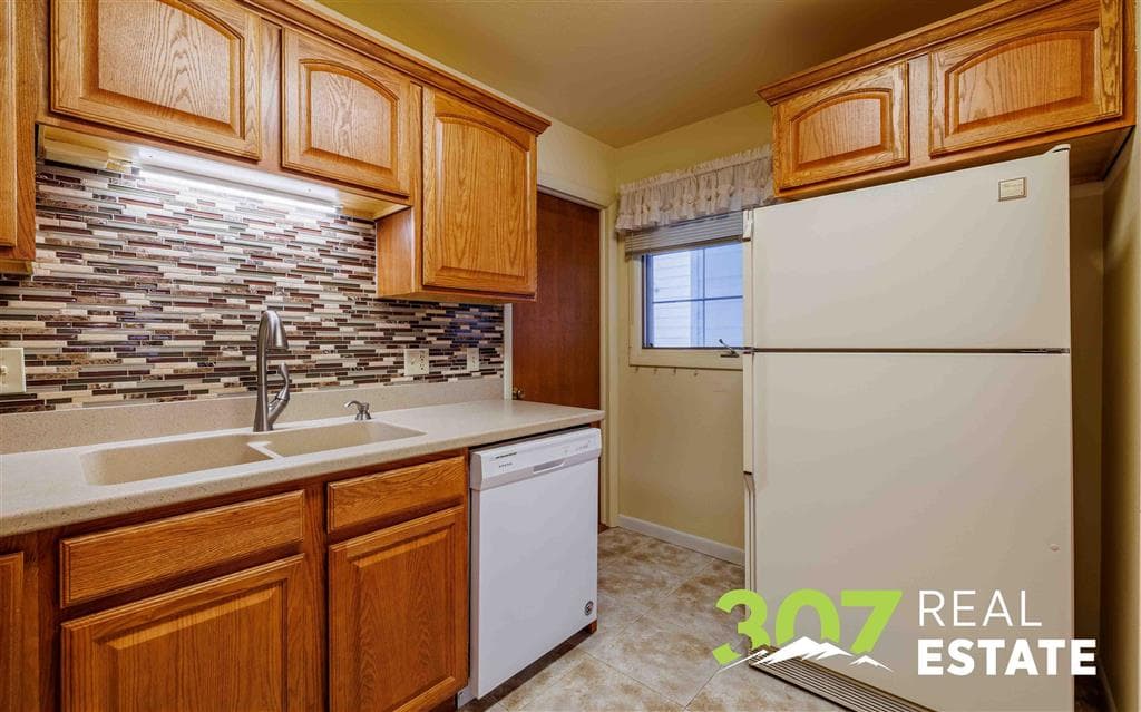 966 Avenue G — photo 4 of 25