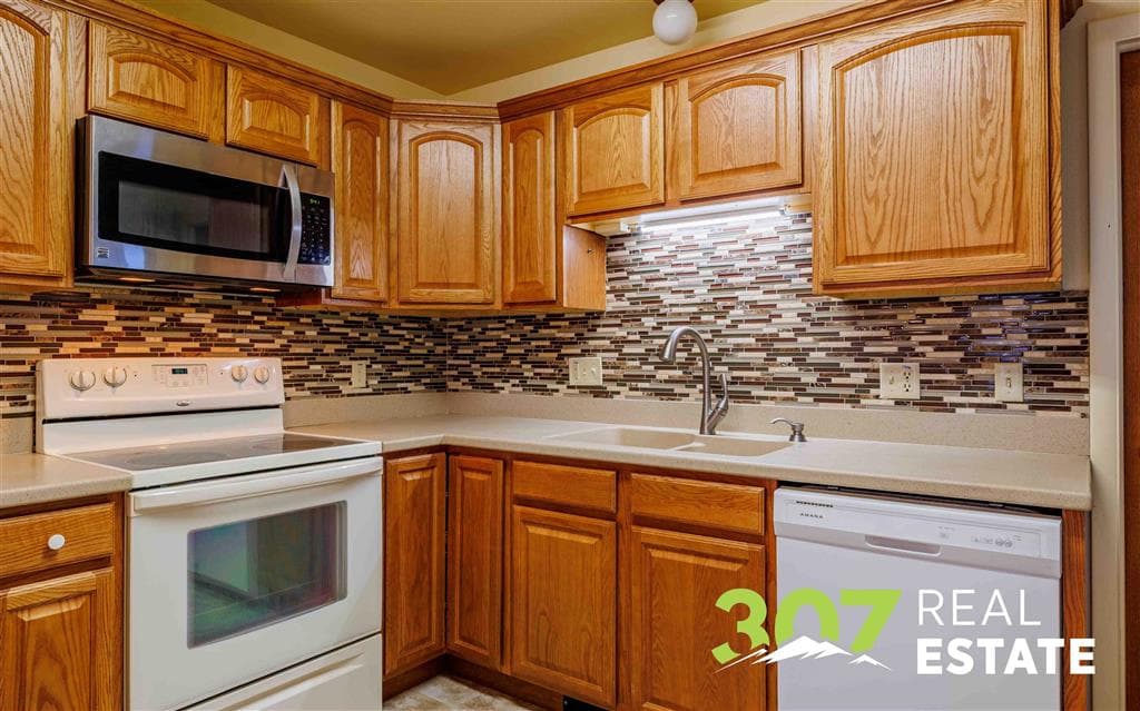 966 Avenue G — photo 5 of 25