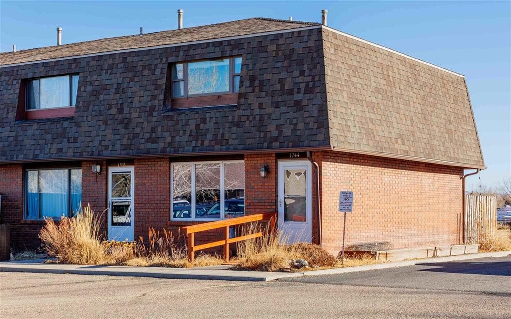 1744 26th St photo 1