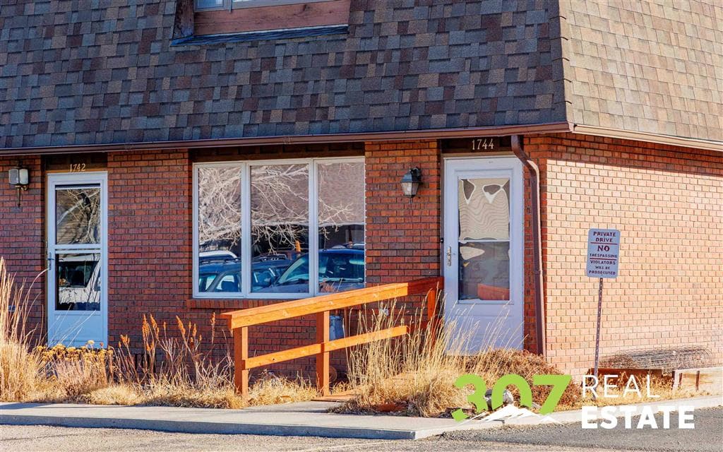 1744 26th St — photo 3 of 18