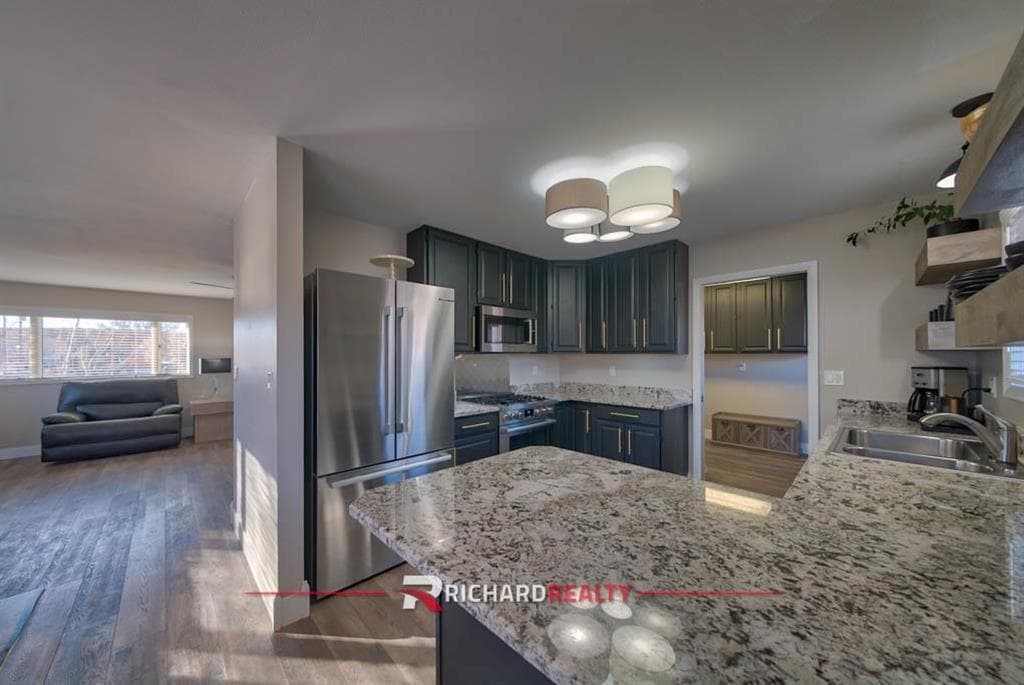 401 3rd St — photo 9 of 43