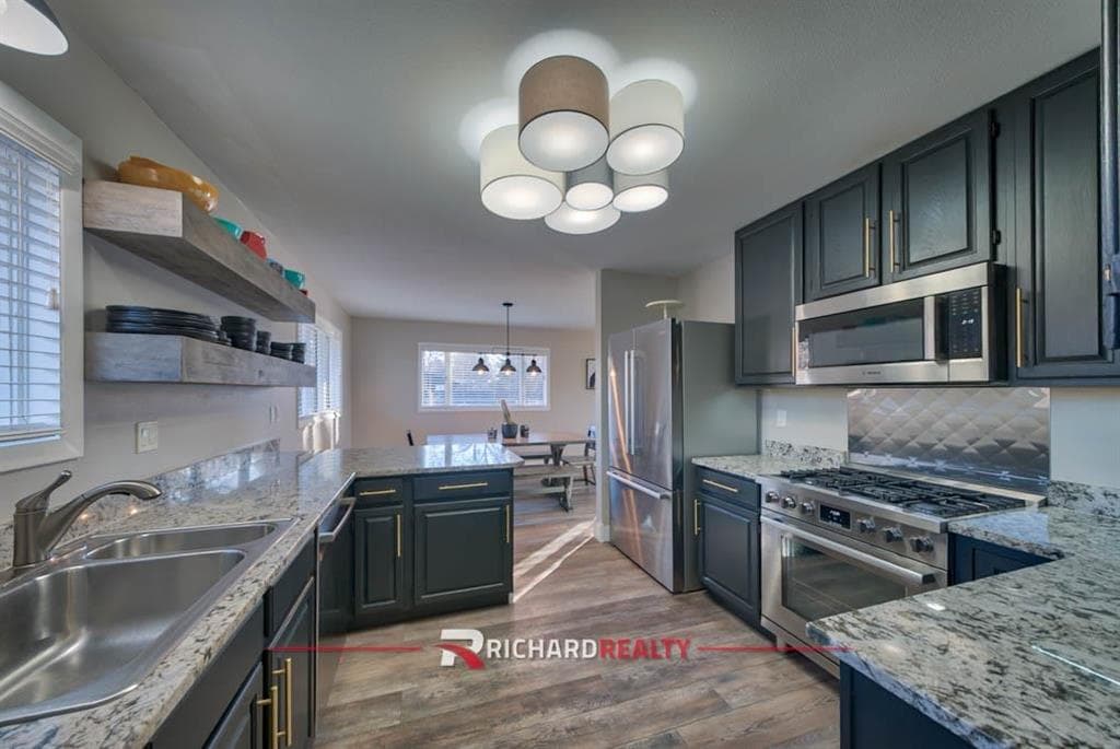 401 3rd St — photo 10 of 43