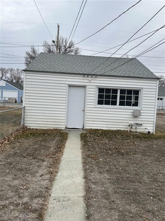 546 Avenue C — photo 3 of 19