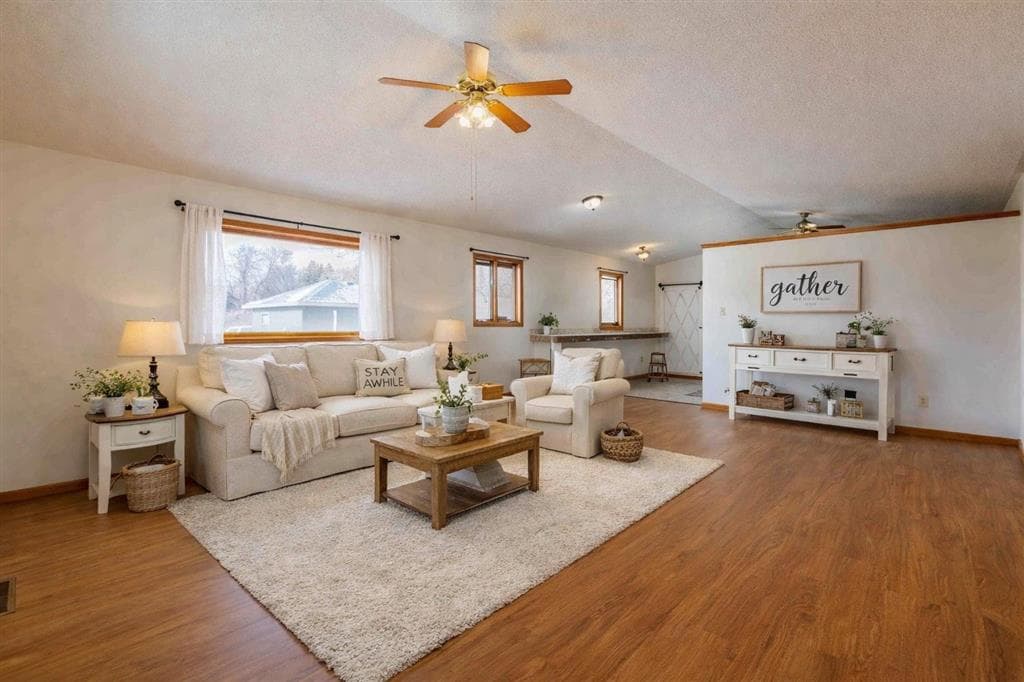 2713 Cougar Ave — photo 2 of 25