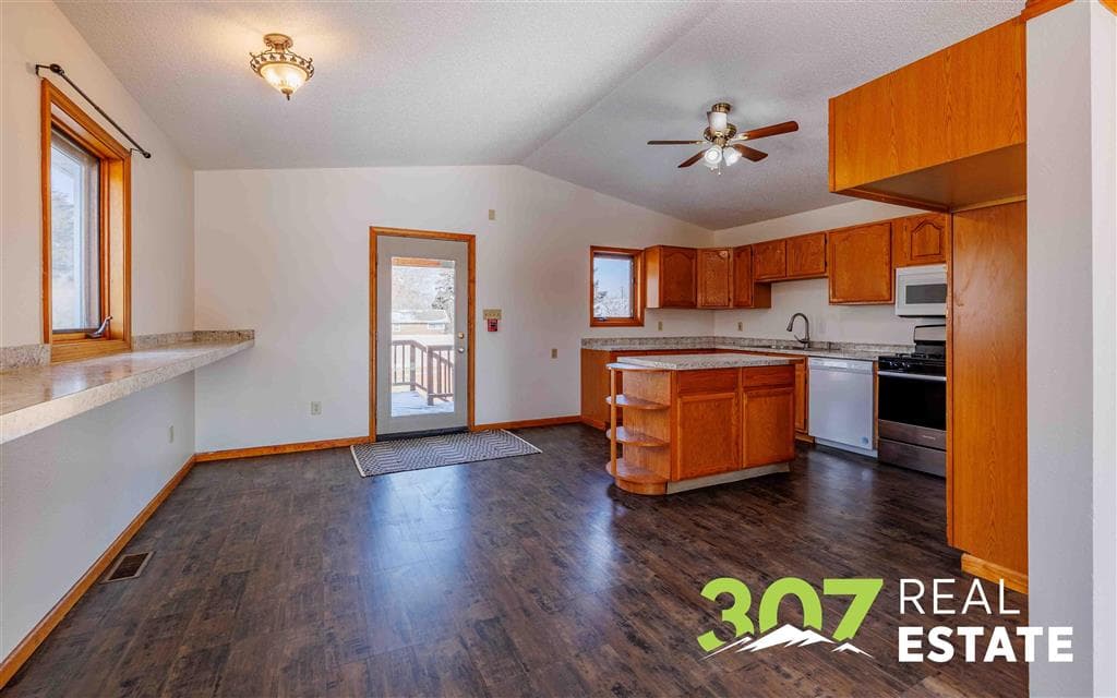 2713 Cougar Ave — photo 5 of 25