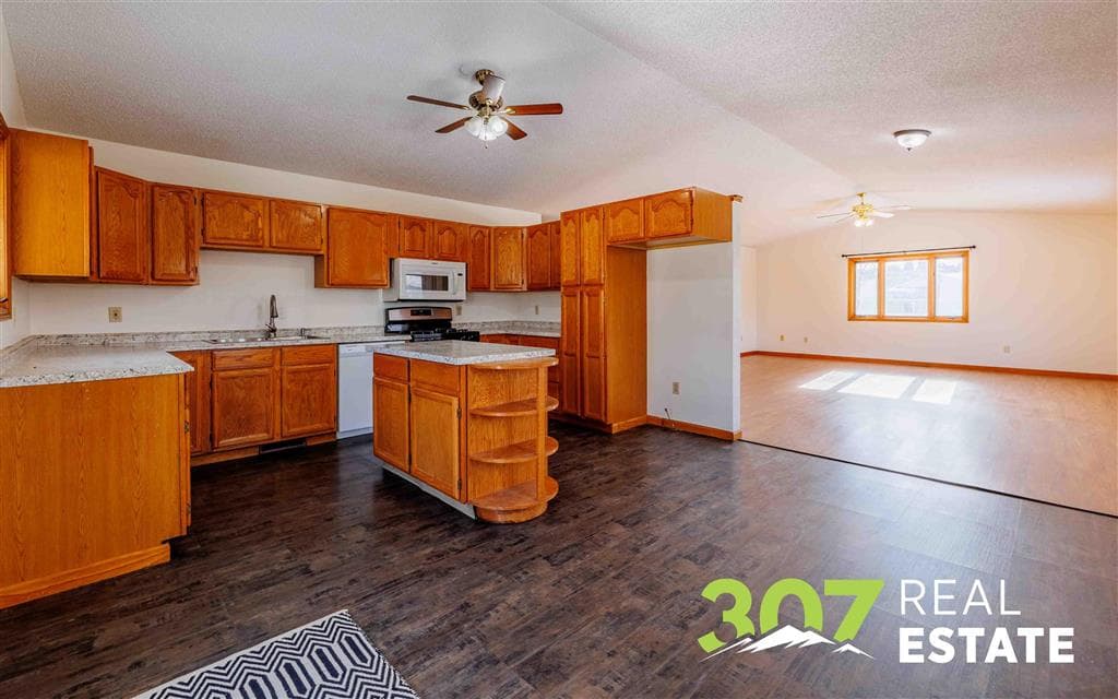 2713 Cougar Ave — photo 9 of 25