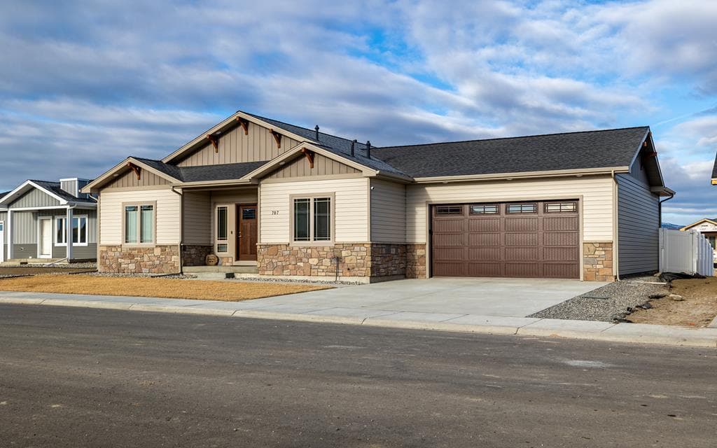 707 Go Around Loop photo 1