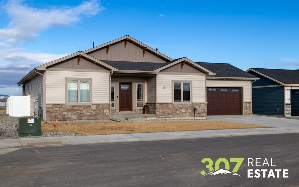 707 Go Around Loop — photo 3 of 45