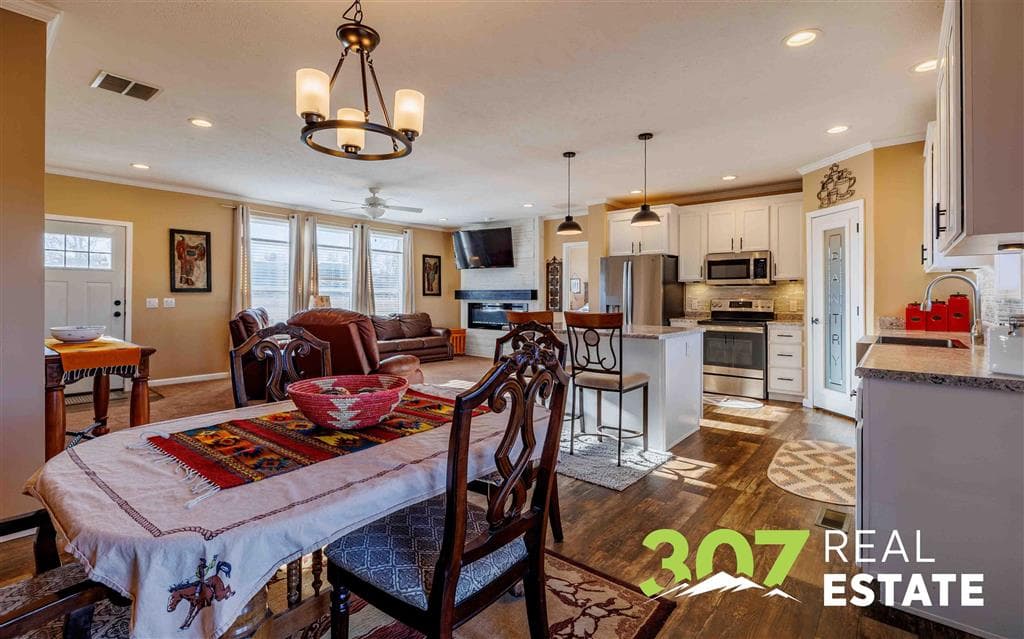 170 C St — photo 3 of 40