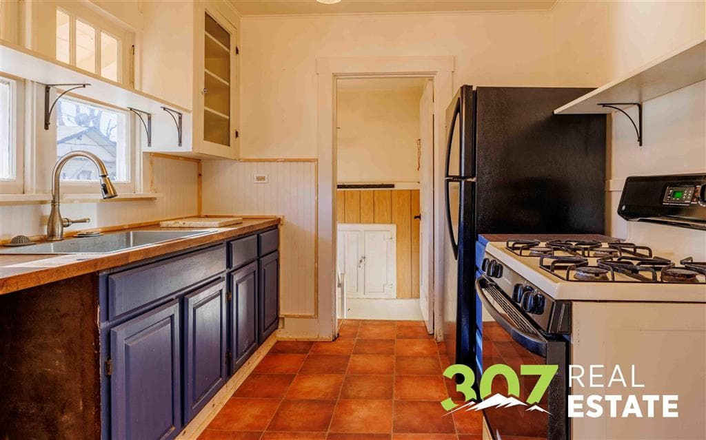 837 12th St — photo 11 of 31