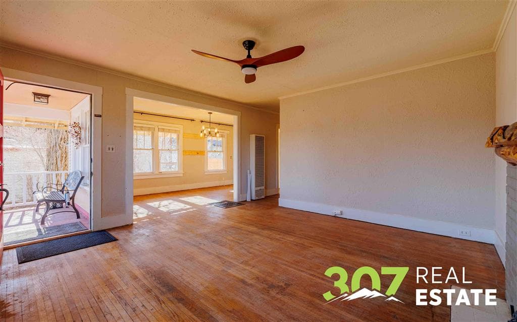 837 12th St — photo 4 of 31