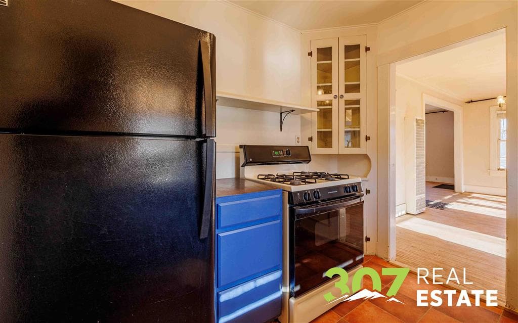 837 12th St — photo 10 of 31