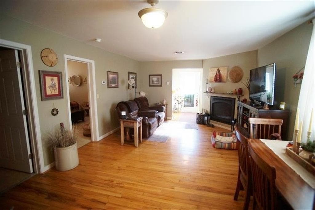 1325 Salsbury Ave — photo 3 of 22