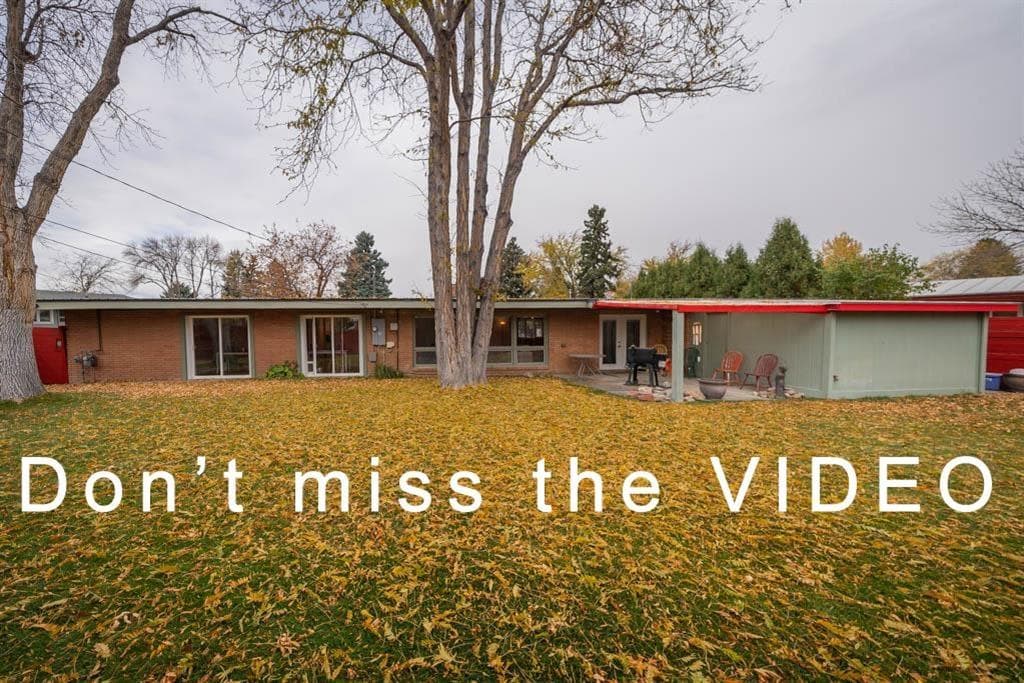 525 College Dr photo 1