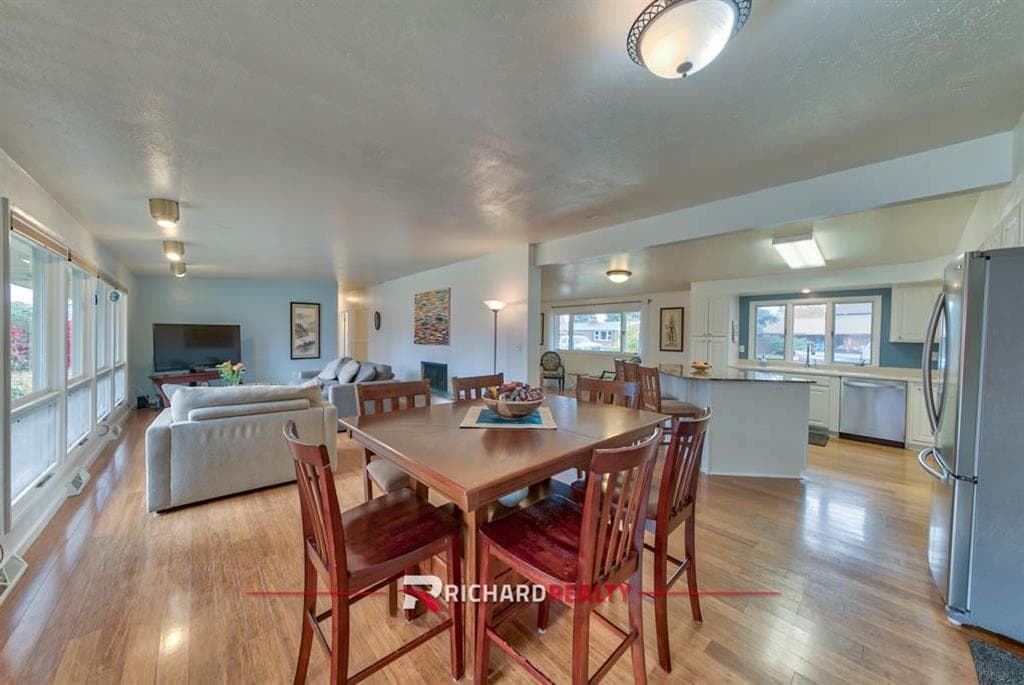 525 College Dr — photo 2 of 33