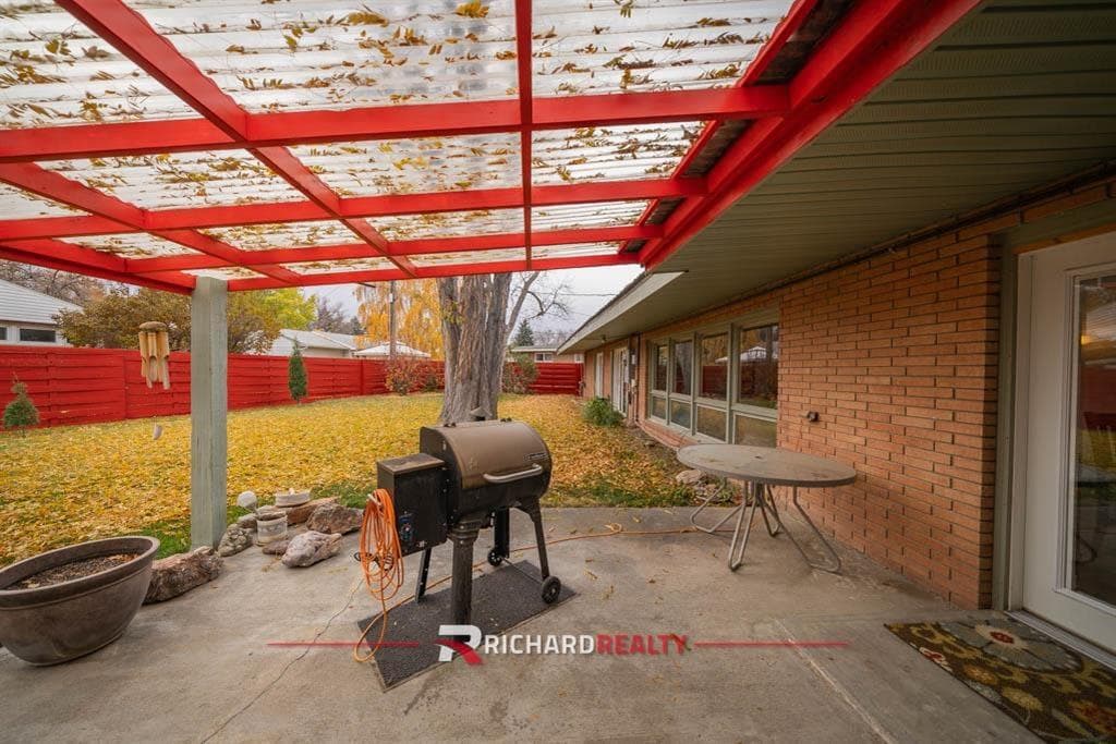 525 College Dr — photo 27 of 33