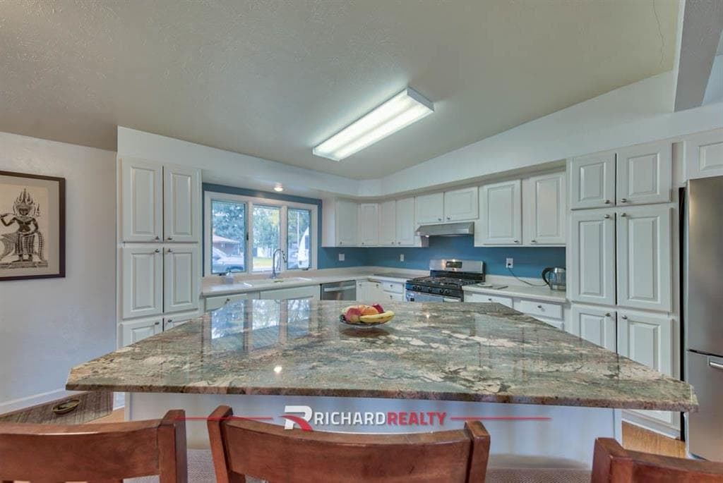 525 College Dr — photo 10 of 33