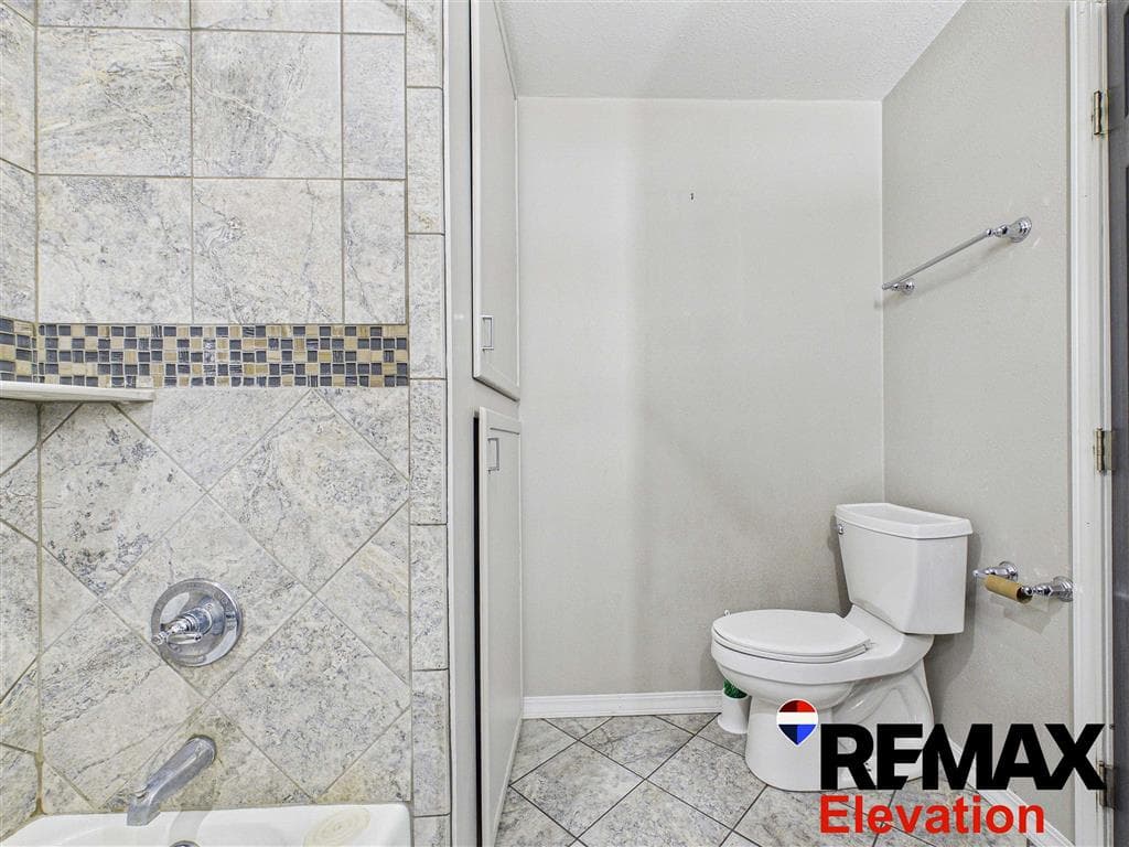 208 N 4th Ave — photo 18 of 31