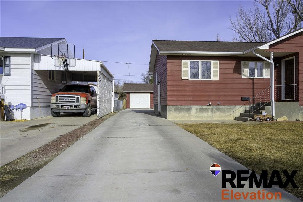 208 N 4th Ave — photo 3 of 31