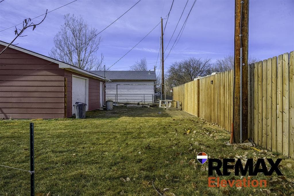 208 N 4th Ave — photo 6 of 31