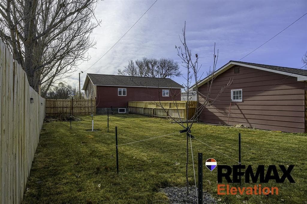 208 N 4th Ave — photo 7 of 31