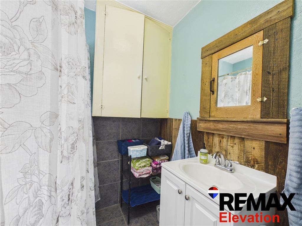 225 4th Ave N — photo 17 of 38