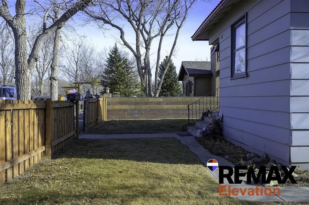 225 4th Ave N — photo 4 of 38