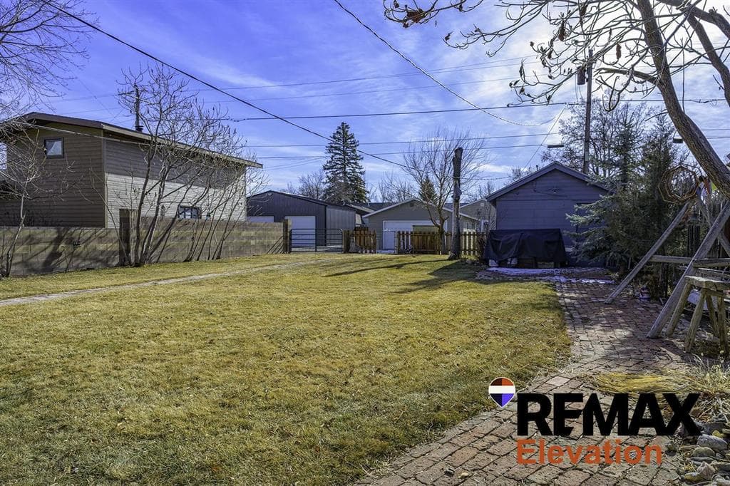 225 4th Ave N — photo 6 of 38