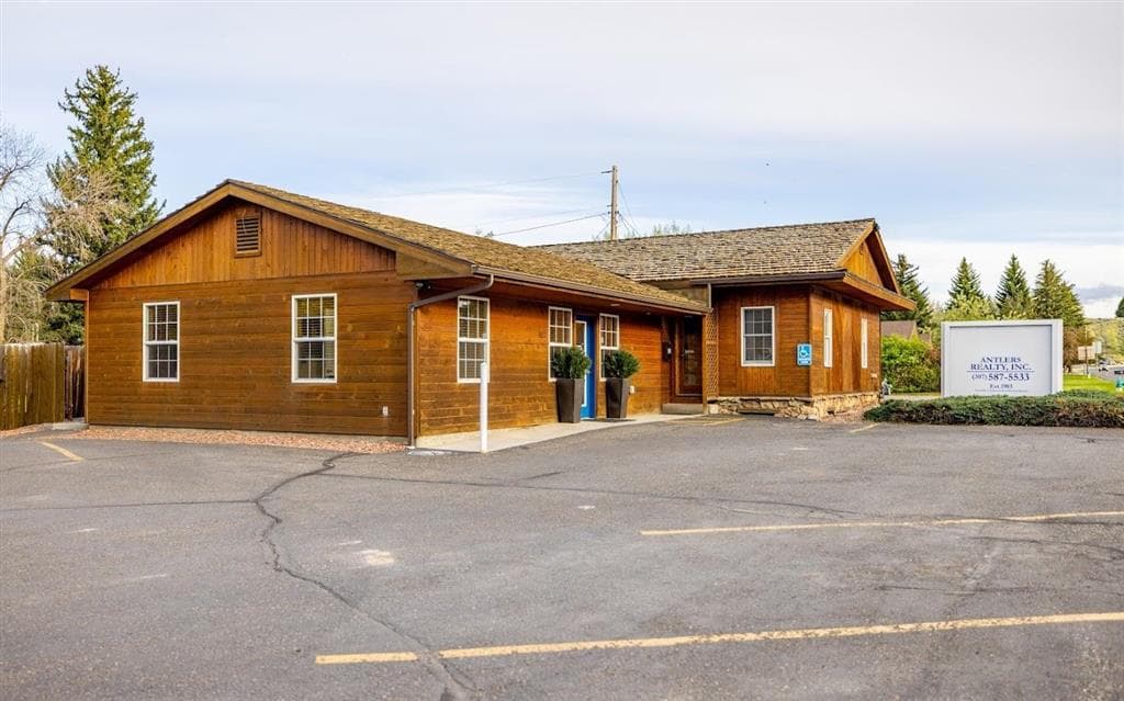 802 Canyon Ave photo 1