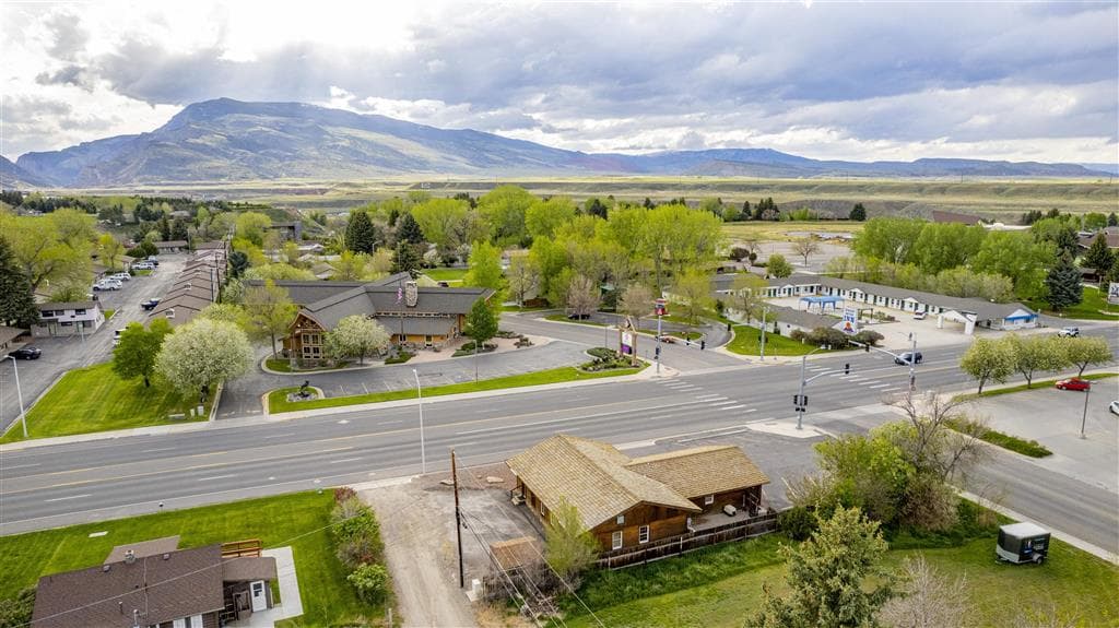 802 Canyon Ave — photo 2 of 26