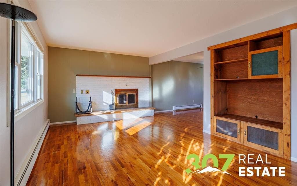 1313 Meadow Ln Ave — photo 2 of 25