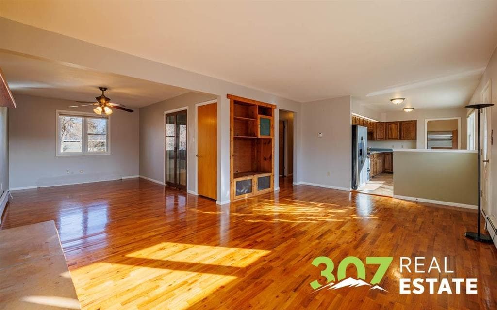 1313 Meadow Ln Ave — photo 3 of 25