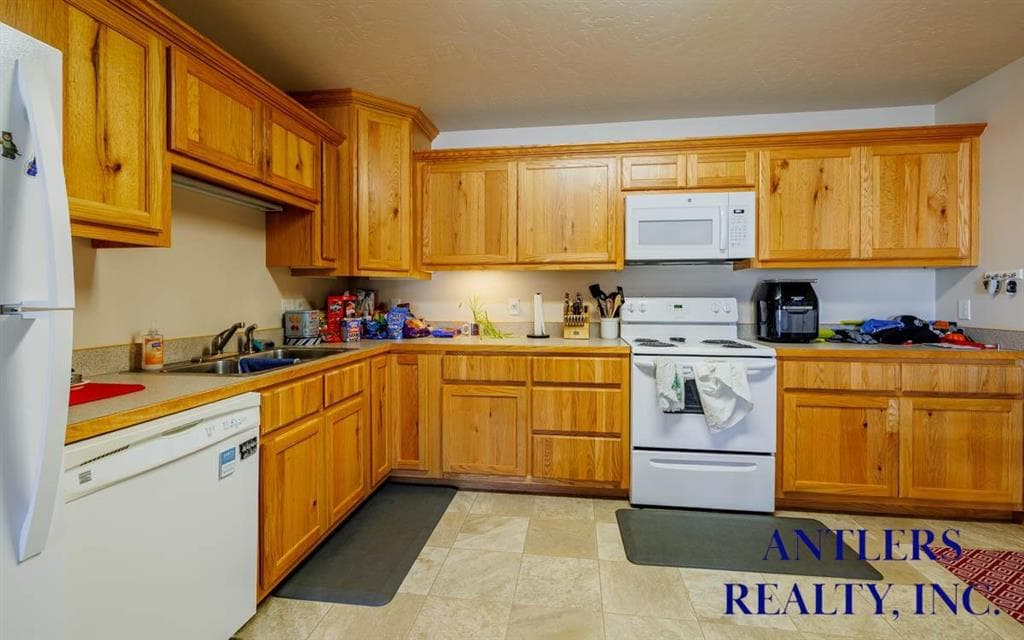 2850 Kent Ave — photo 10 of 15