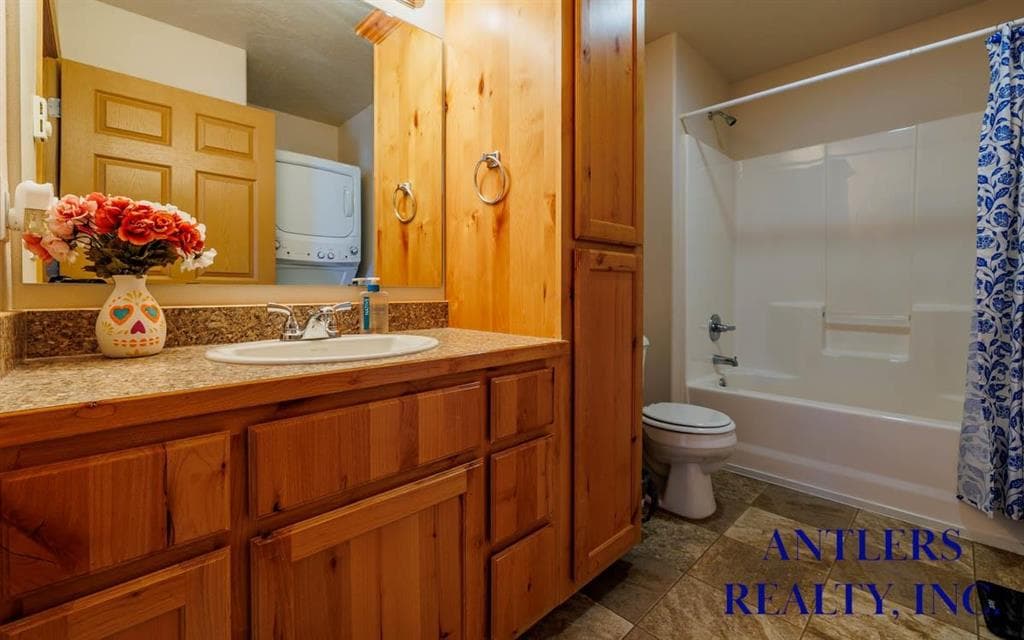 2850 Kent Ave — photo 11 of 16