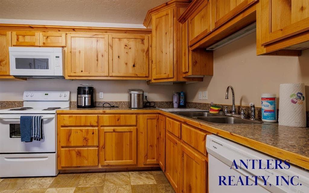 2850 Kent Ave — photo 5 of 16