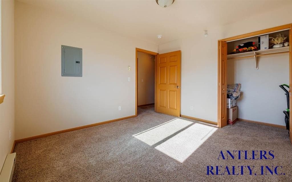 2850 Kent Ave — photo 9 of 16