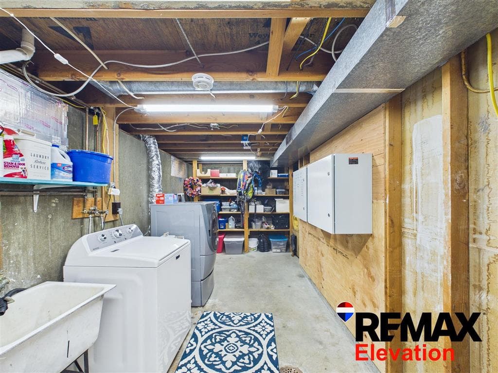 569 S Ferris St — photo 17 of 25