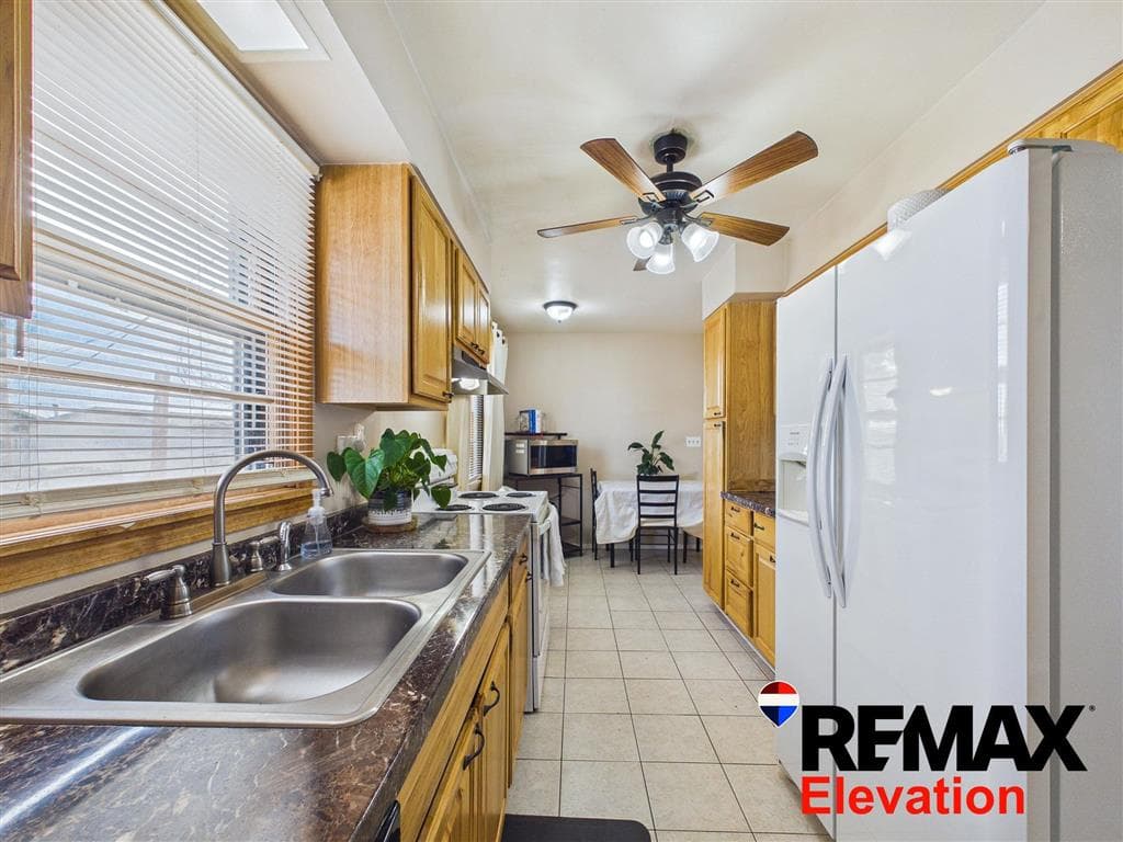 569 S Ferris St — photo 7 of 25