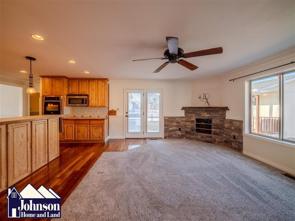 141 E 6th Ave — photo 11 of 14