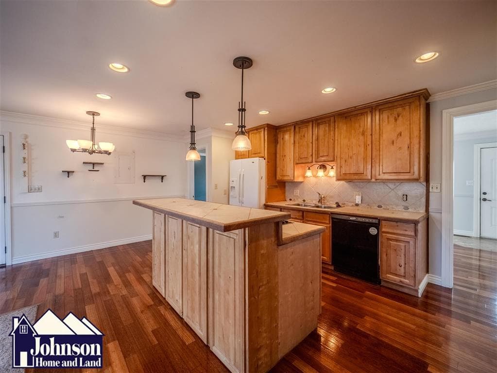 141 E 6th Ave — photo 13 of 14