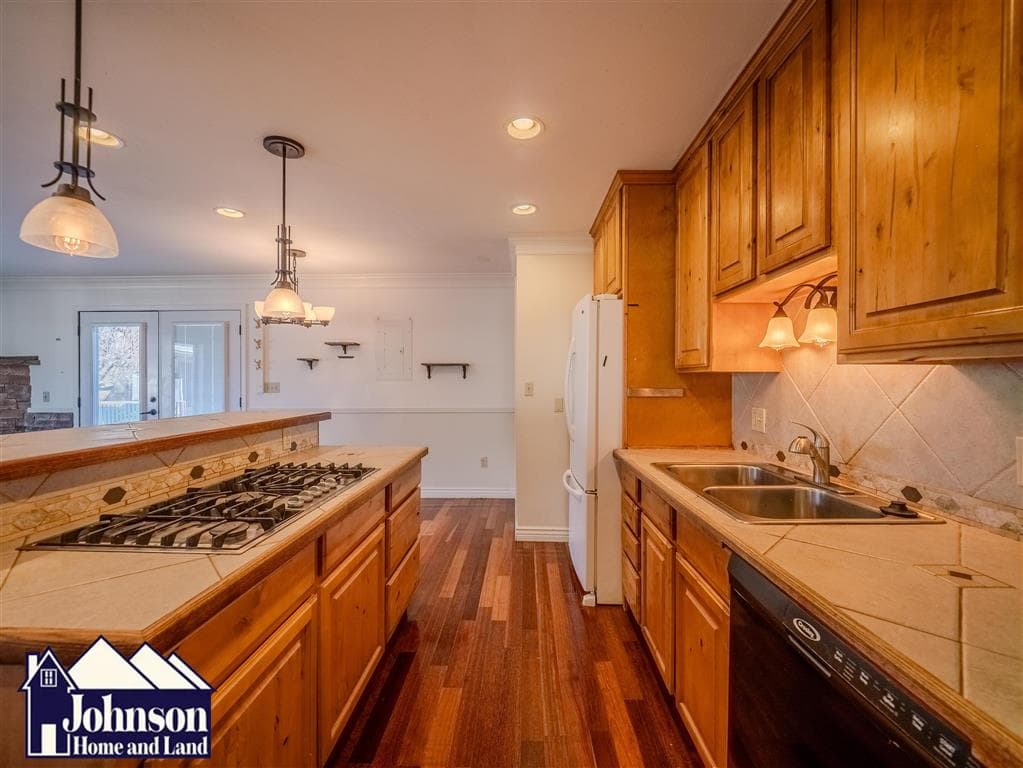 141 E 6th Ave — photo 14 of 14