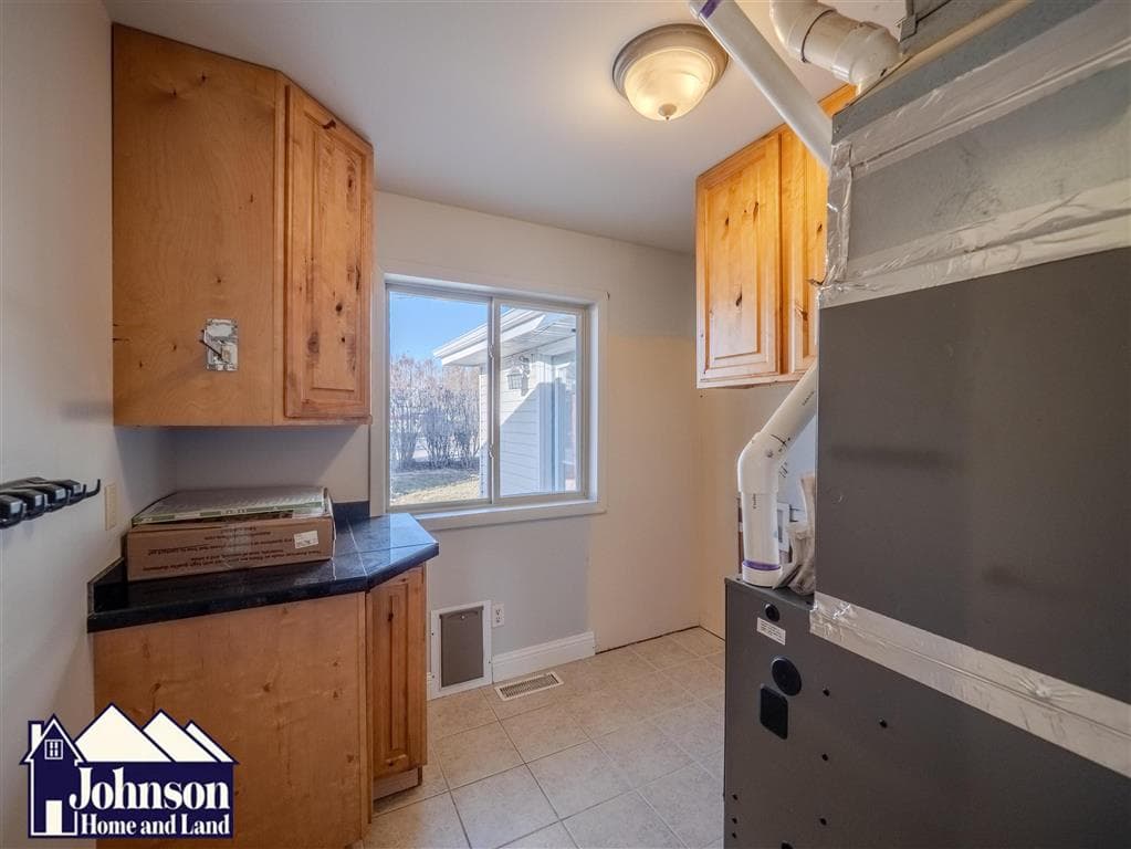 141 E 6th Ave — photo 5 of 14