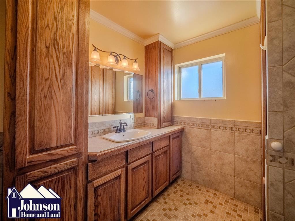 141 E 6th Ave — photo 7 of 14