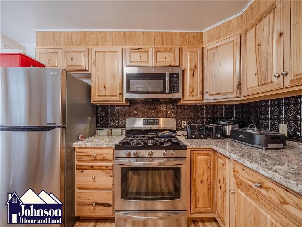 478 E 3rd — photo 12 of 19