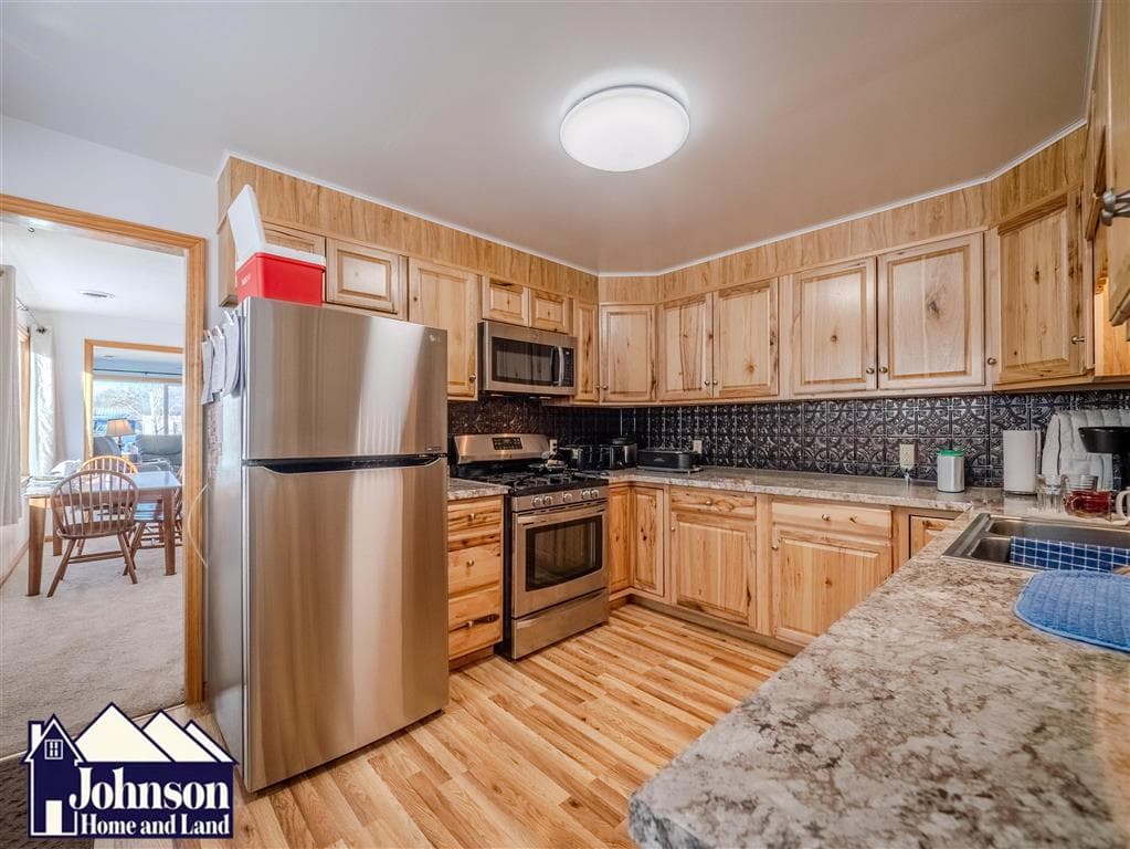 478 E 3rd — photo 9 of 19